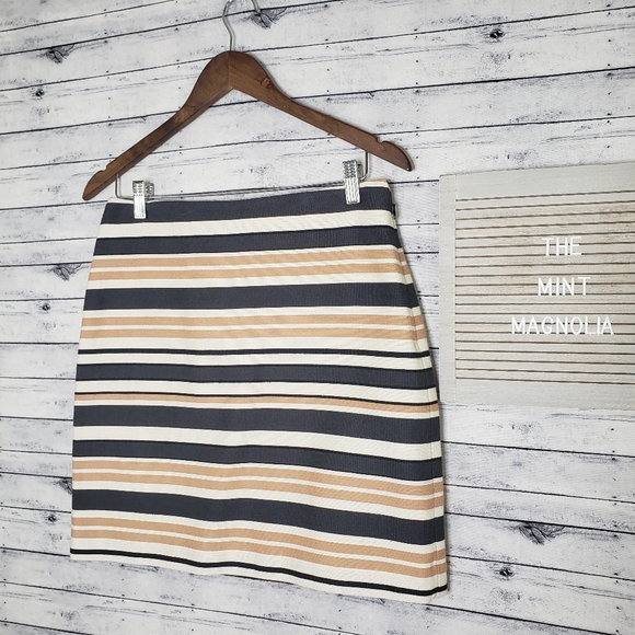 Ann Taylor LOFT Striped Woven Pencil Skirt (Sz 4) - Picture 2 of 4